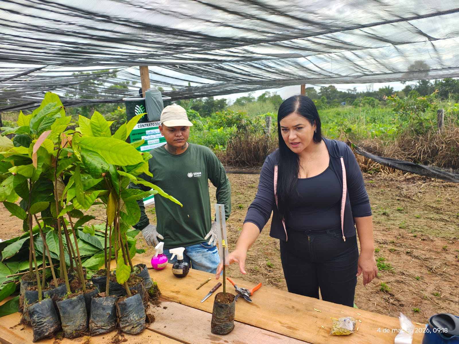 A capacitação também tratou da preparação do substrato, etapa essencial para fornecer os nutrientes necessários ao crescimento das mudas
