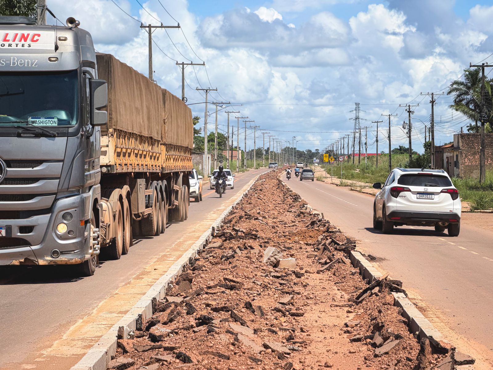 Implantação de uma ciclovia separa o fluxo de bicicletas dos veículos