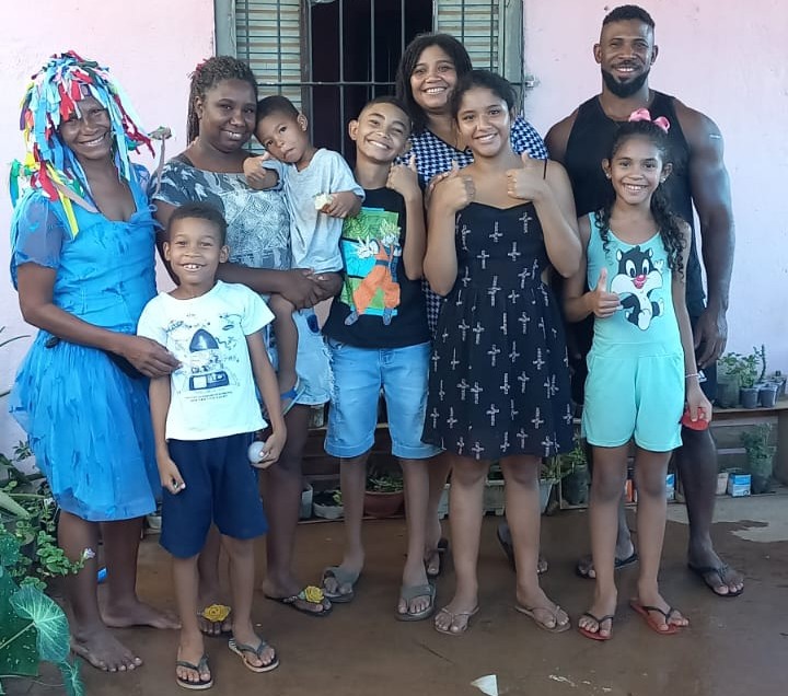 Bailarina da Praça representa tantas mulheres que, mesmo com desafios, seguem firmes